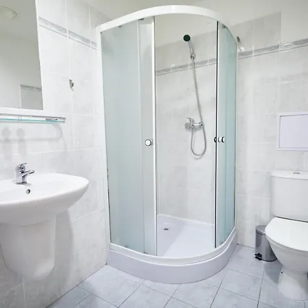 University Hotel 3*