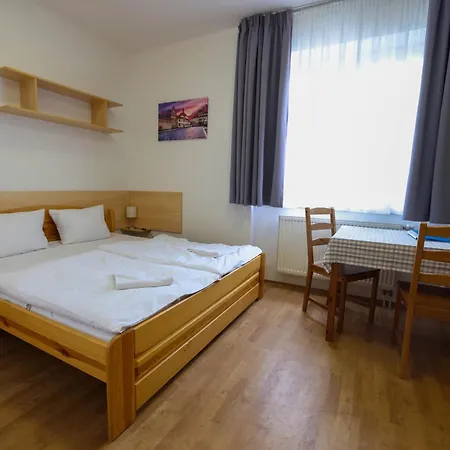University Hotel Hotell 2*
