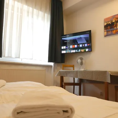 University Hotel 2*