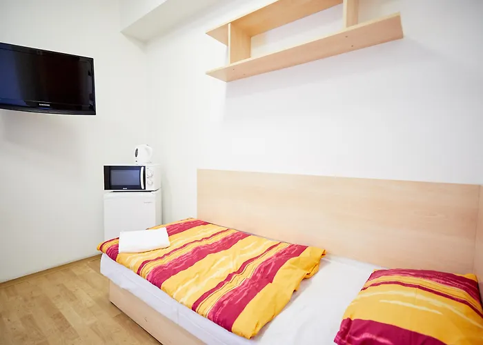University Hotel 2*