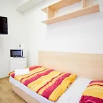 University Hotel 2*
